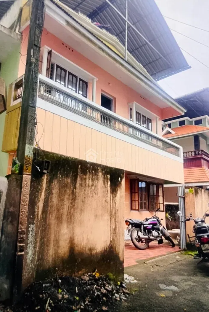 CRYSTAL LADIES HOSTEL in Palarivattom, Ernakulam — main photo
