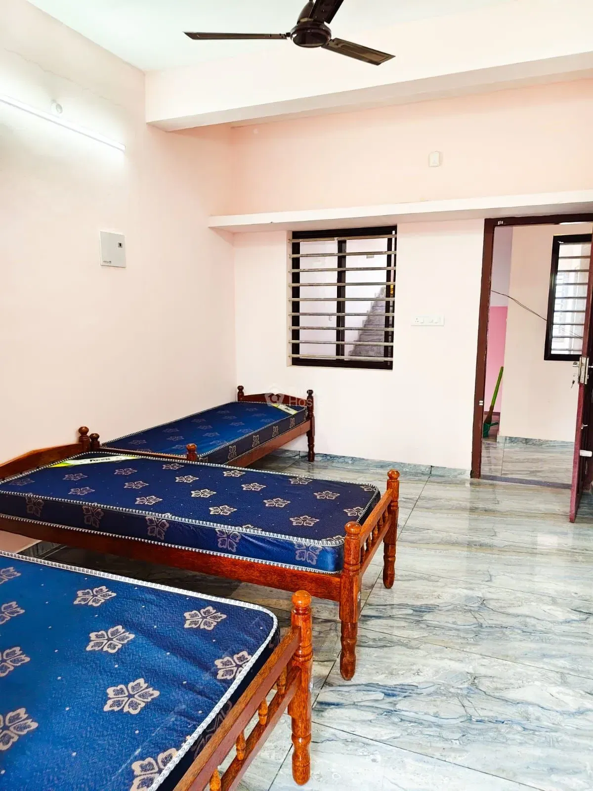 LA CASA EXECUTIVE MEN'S LIVING in Kakkanad, Ernakulam — photo 3