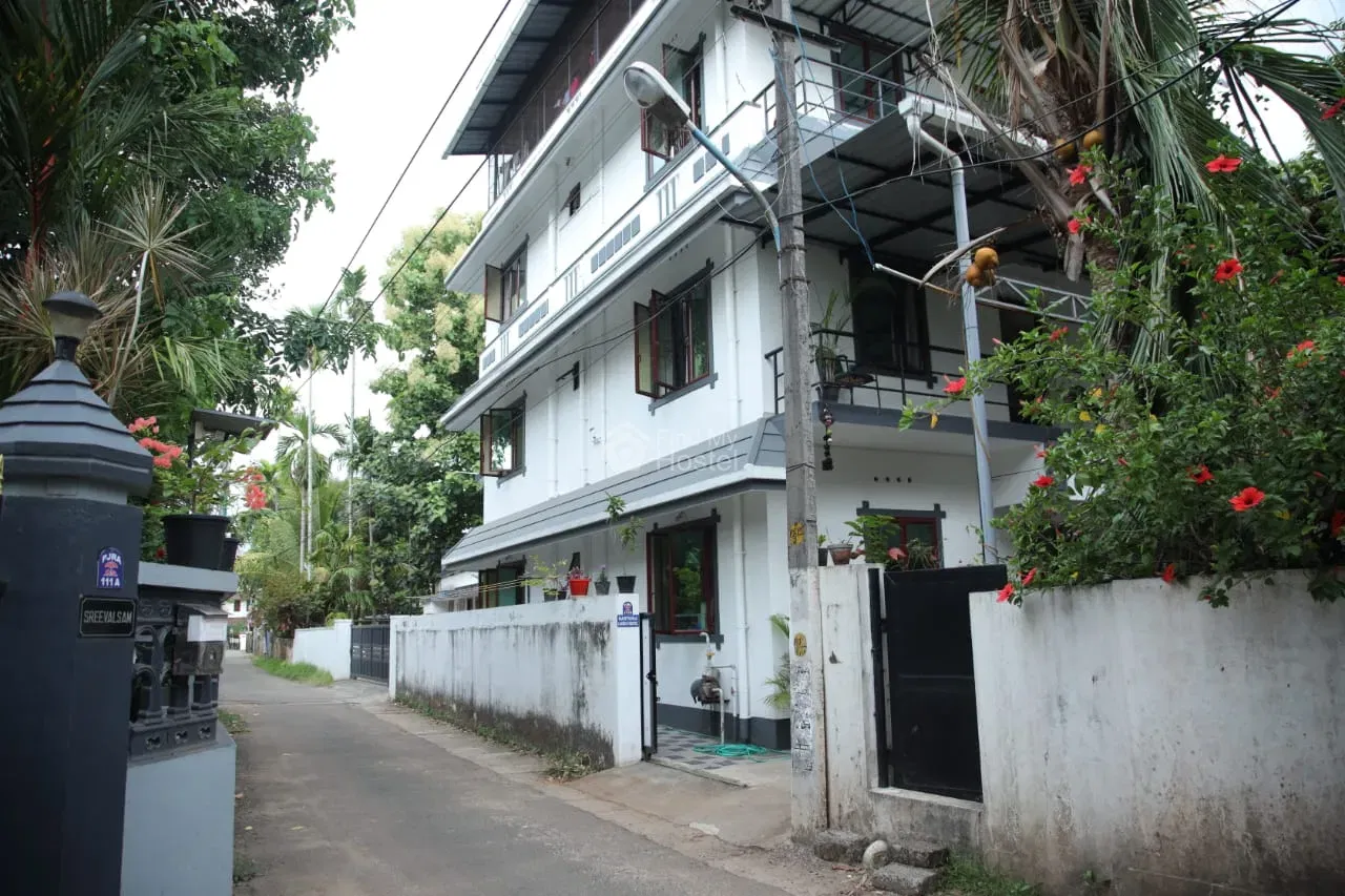 Karthika Ladies Hostel in Palarivattom, Ernakulam — main photo