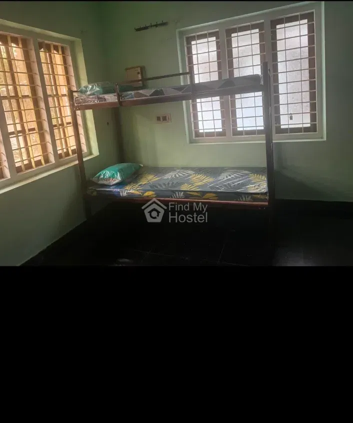 CRYSTAL LADIES HOSTEL in Palarivattom, Ernakulam — photo 4