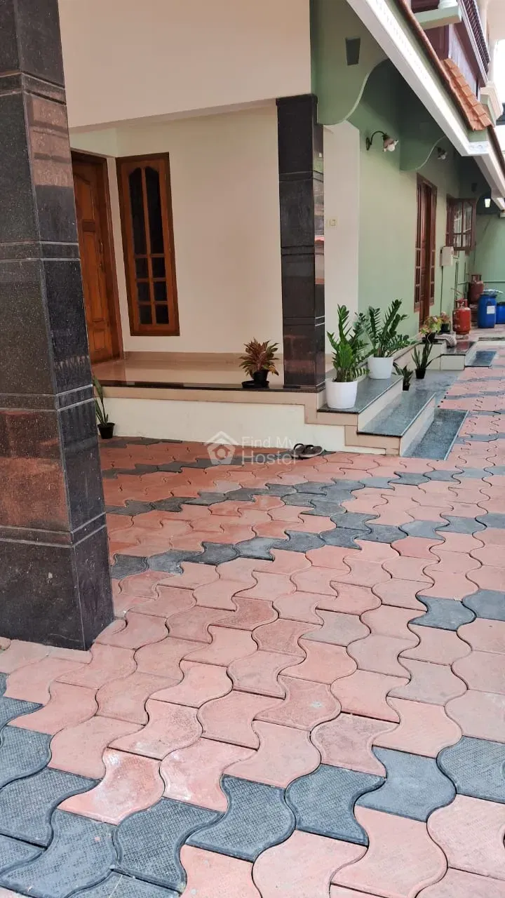 MITHRAM LADIES HOSTEL in Palarivattom, Ernakulam — photo 5